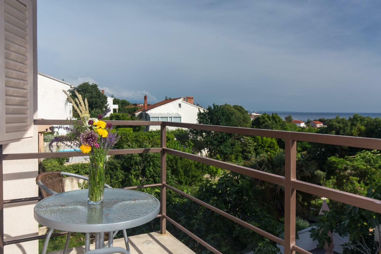 Apartments Marta Krk Town Exterior photo
